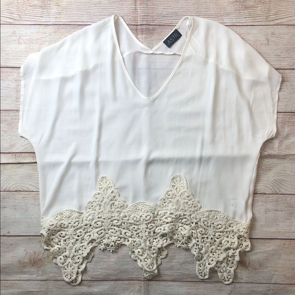 ASTR Women's Cream Lace Trim Blouse 💚